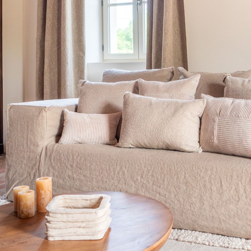 Coussin bi-face 40x60 cm
NEST Desert
Bed and Philosophy