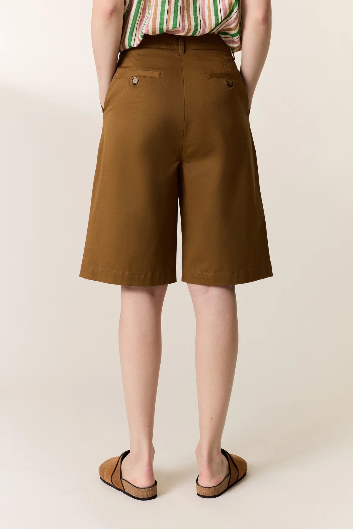 Short Queti Leon & Harper